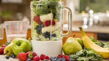 What is the healthiest liquid to put in a smoothie?