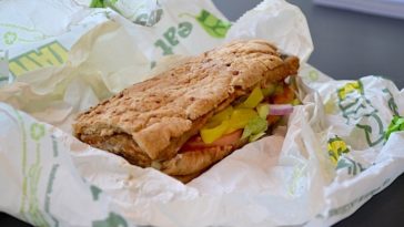 What is the healthiest thing to eat at Subway?