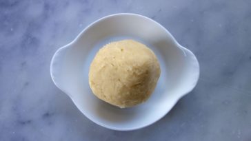 What is the ratio of butter and flour for beurre manie?