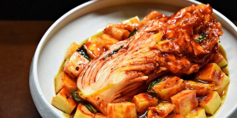 What is the smell of kimchi?