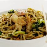 What kind of noodles do Chinese restaurants use for lo mein?