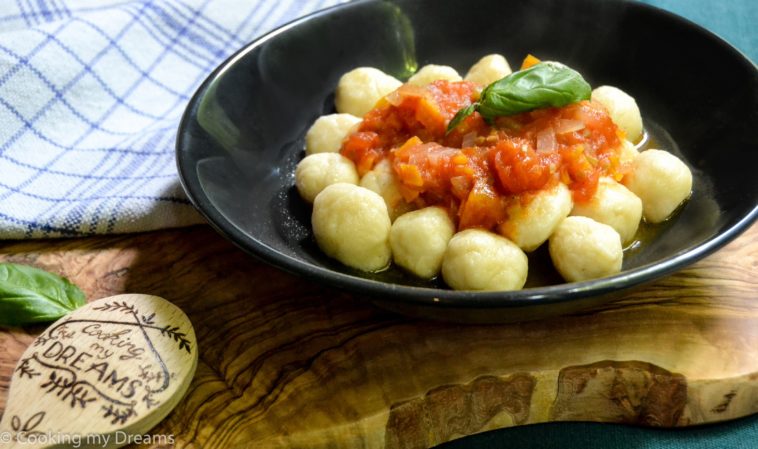 What kind of sauce goes well with gnocchi?