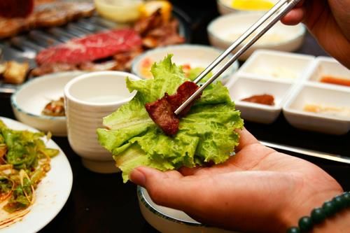 What lettuce is used in Samgyupsal?