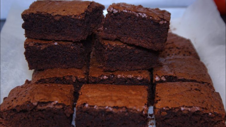 What makes brownies fudgy?