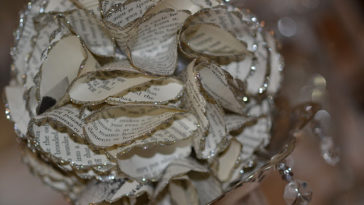 What makes snowballs stick together?