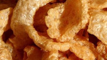 What oil are Mac's pork skins fried in?