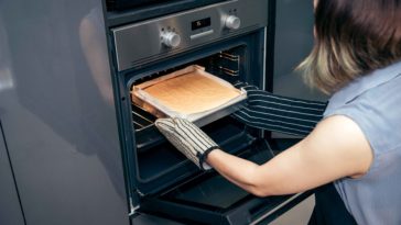 What oven setting is best for cakes?