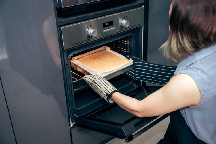 What oven setting is best for cakes?