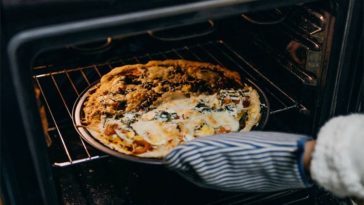 What oven setting is best for pizza?