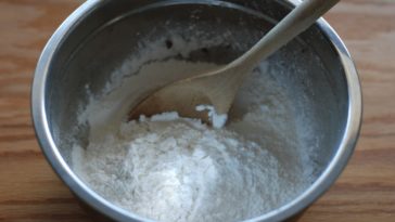 What should you not mix in a metal bowl?