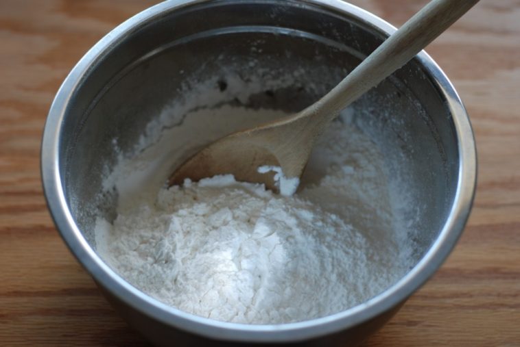 What should you not mix in a metal bowl?