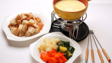 What side dishes go with cheese fondue?