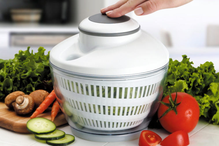 What size salad spinner is best?