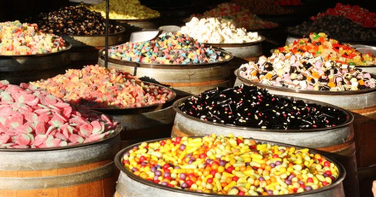 What snacks were popular in the 1930s?