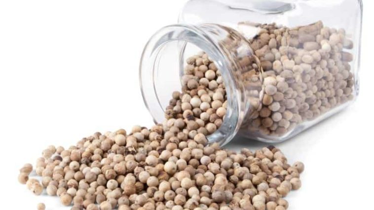 What tastes like white pepper?