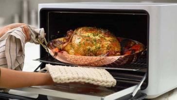 What temp does an Easy Bake oven cook at?