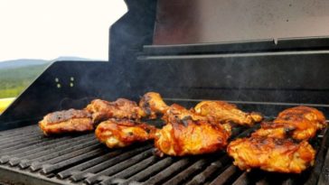 What temperature do you cook chicken on a gas grill?