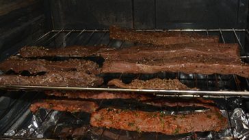 What temperature do you dehydrate beef jerky in the oven?