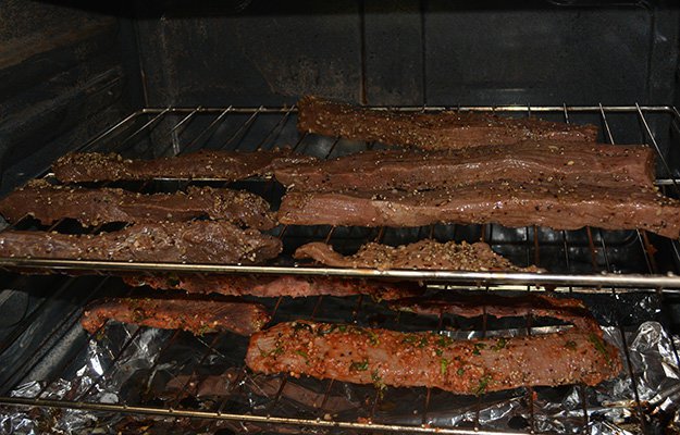 What temperature do you dehydrate beef jerky in the oven?