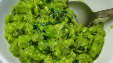 What to eat mushy peas with?