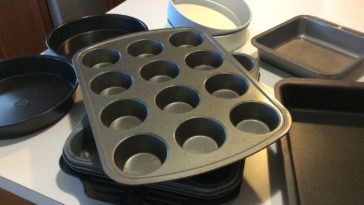 What type of baking pan is best?