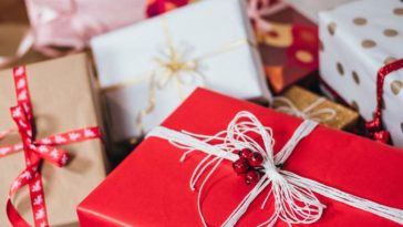 What types of gifts are given in Mexico on Christmas?