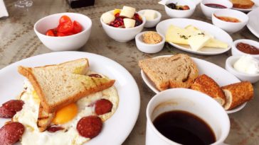 What was a typical breakfast in 1800?