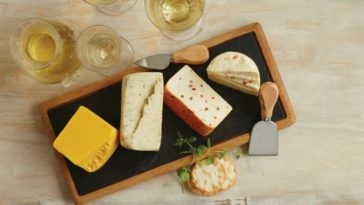 What white wine goes with cheddar cheese?