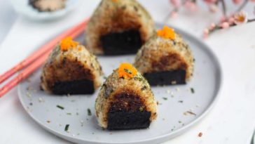 What's the difference between musubi and onigiri?