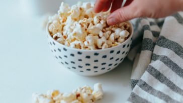 What's the healthiest way to eat popcorn?