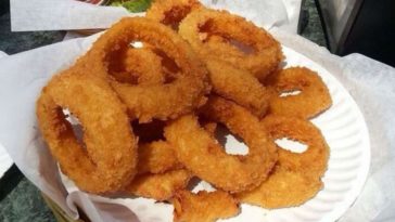 Which fast food chain has the best onion rings?