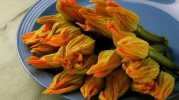 Which flower are edible?