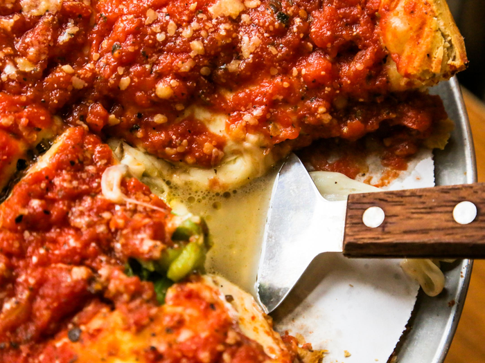 Which is better Giordano's or Lou Malnati?