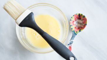 Which is better egg wash or milk wash?