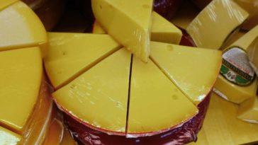 Which is healthier Gouda or cheddar?