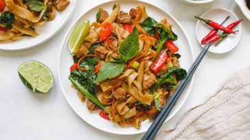 Which is healthier Pad Thai or Drunken Noodles?
