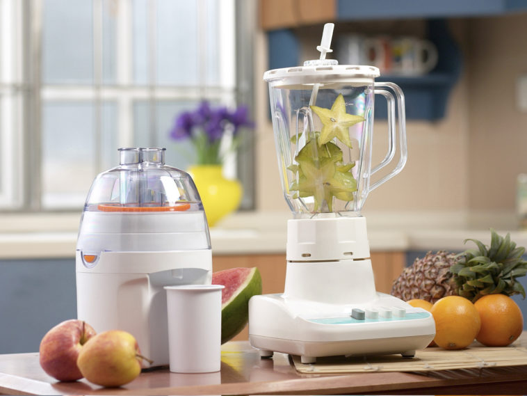 Which is healthier juicer or blender?