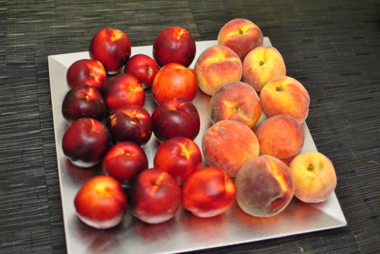 Which is healthier nectarine or peach?