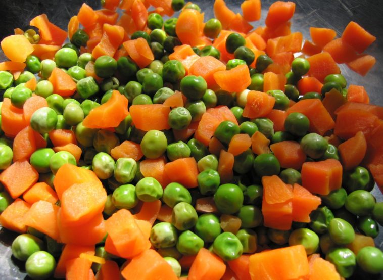Which is healthier peas or carrots?