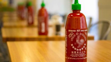 Which is hotter Sriracha or chipotle?