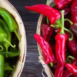 Which is hotter red or green chile sauce?