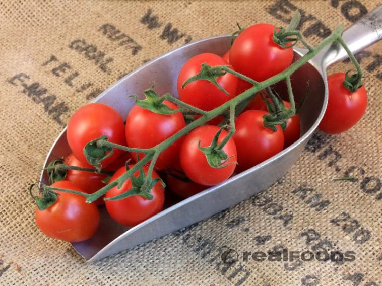 Which is sweeter cherry or plum tomatoes?