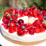 Who eats cheese with Christmas cake?