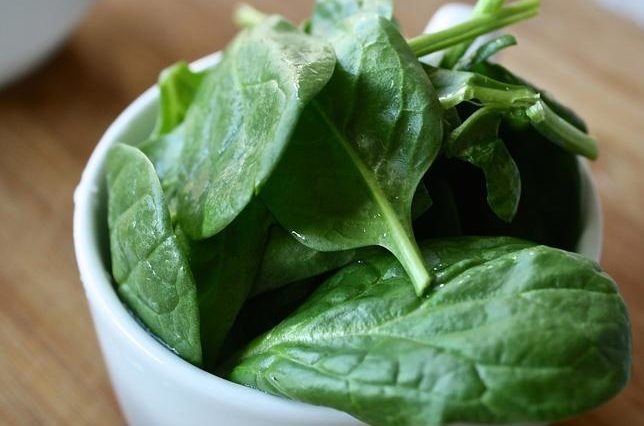 Who should not eat spinach?