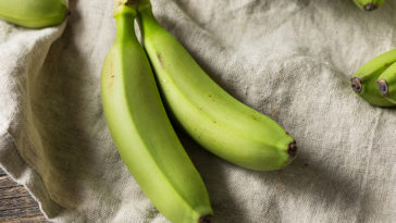 Why are green bananas bad for you?
