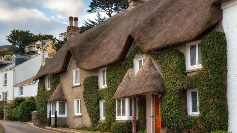 Why are thatched roofs good?