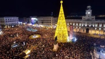 Why did the tradition of eating grapes for new year's Day start?
