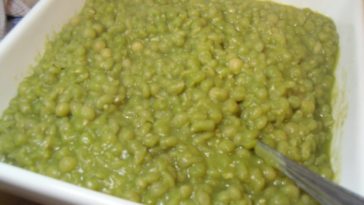 Why do you put bicarbonate of soda in mushy peas?