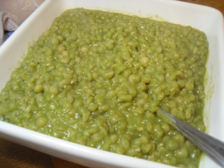 Why do you put bicarbonate of soda in mushy peas?