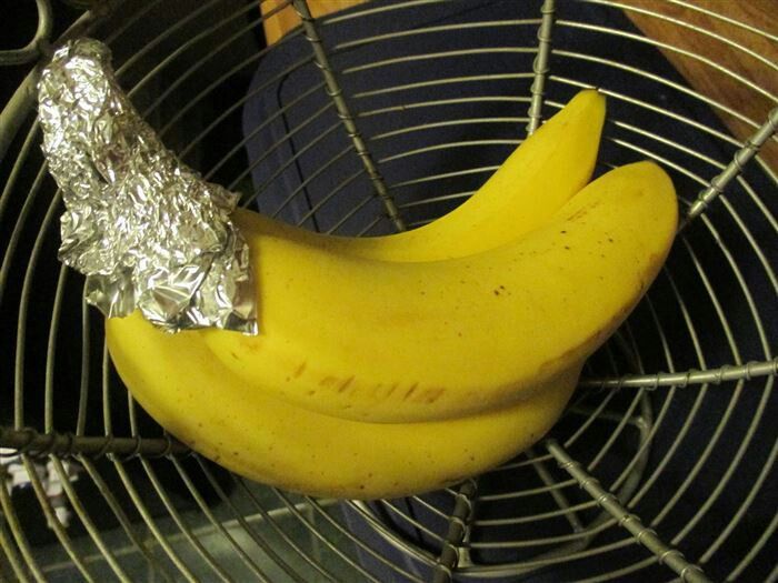 Why does foil keep bananas fresh?